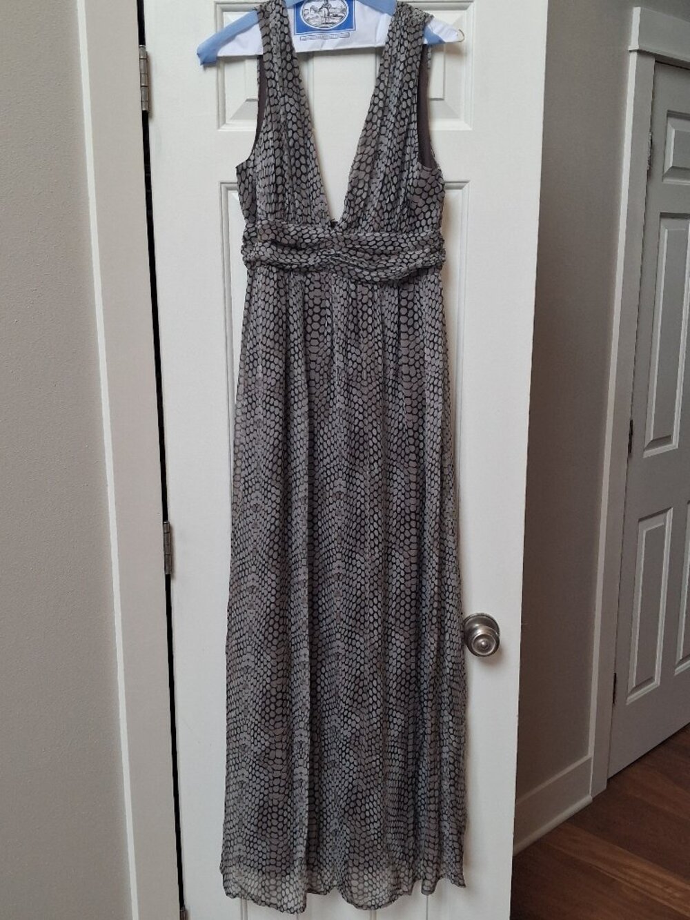 YA Los Angeles Brown & grey sleeveless geometric plunging front maxi dress.